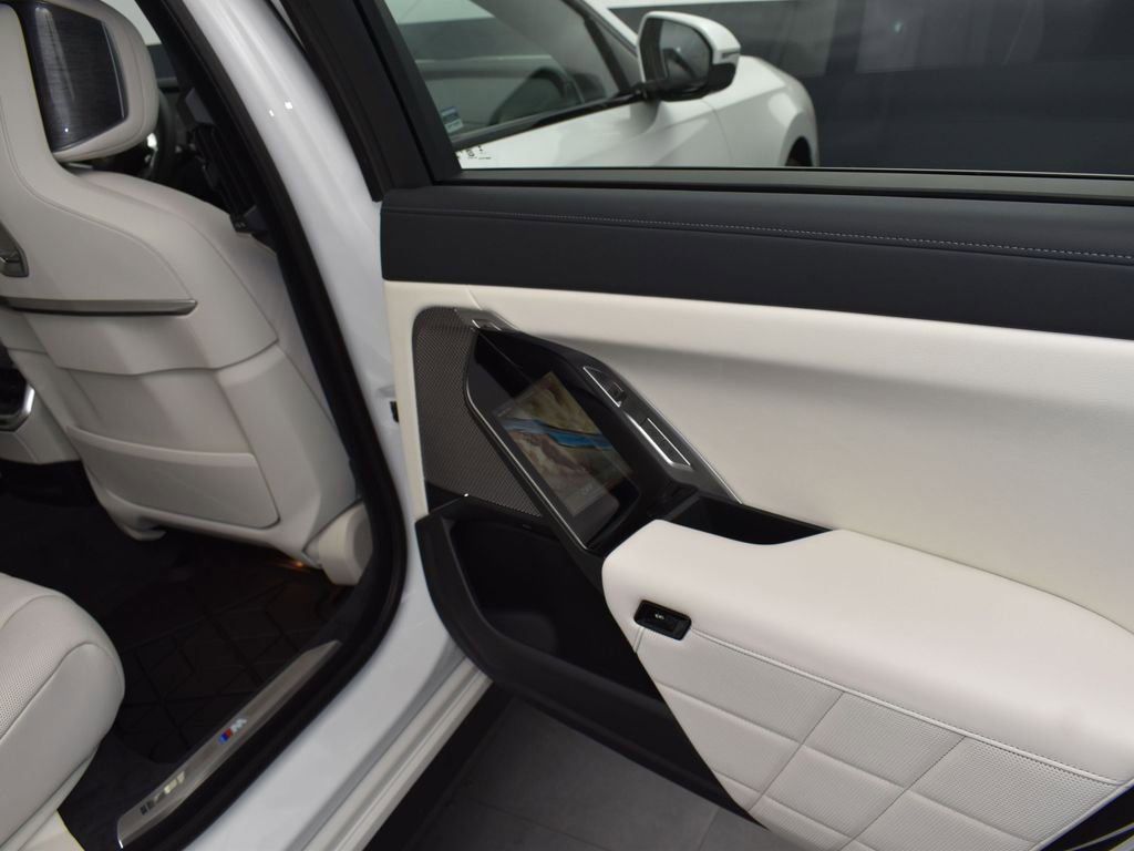 Certified 2024 BMW 760i xDrive w/ Executive Package image 21