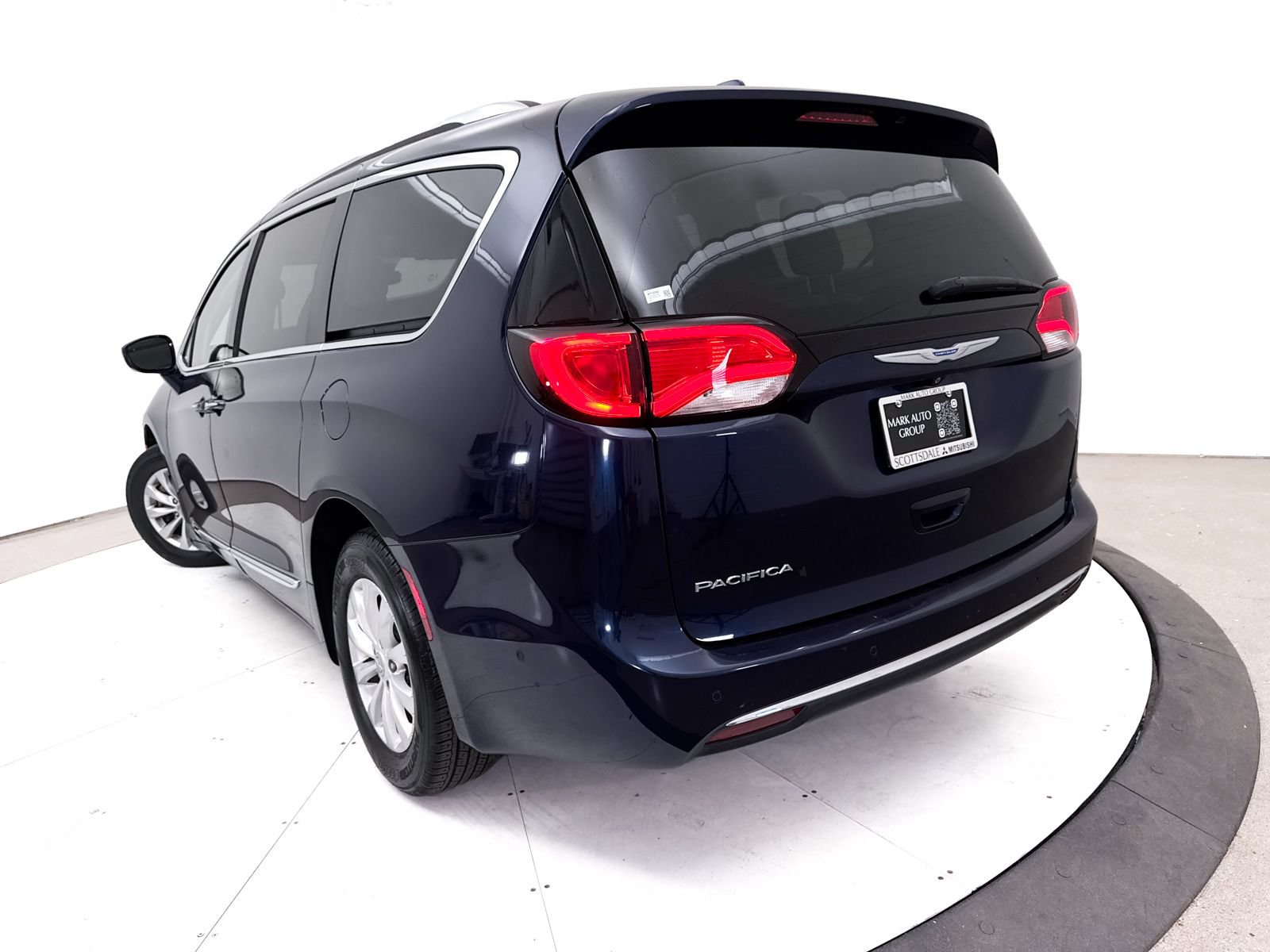 Used 2018 Chrysler Pacifica Touring-L Plus w/ Advanced Safetytec Group FWD image 7