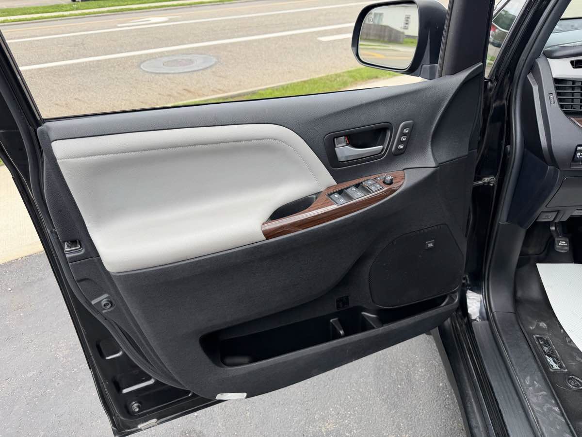 Used 2019 Toyota Sienna Limited Premium w/ Protection Package AWD/4WD image 13