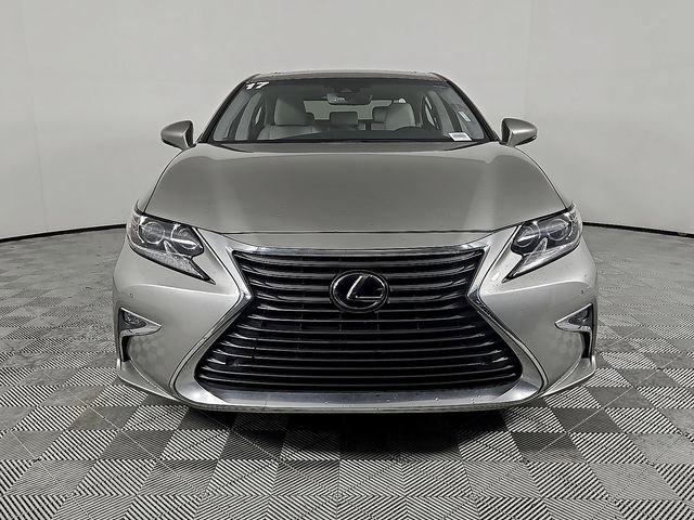 Used 2017 Lexus ES 300h image 2