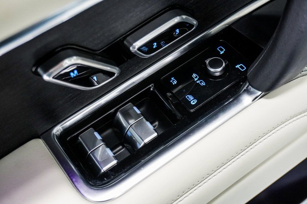 Used 2023 Land Rover Range Rover SE image 38