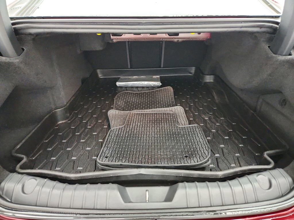 Used 2017 Jaguar XF R-Sport image 37