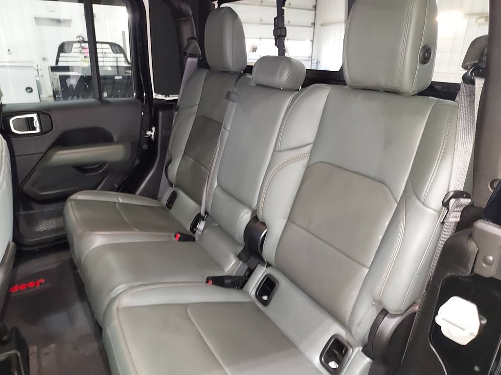 Used 2025 Jeep Gladiator Mojave AWD/4WD image 28