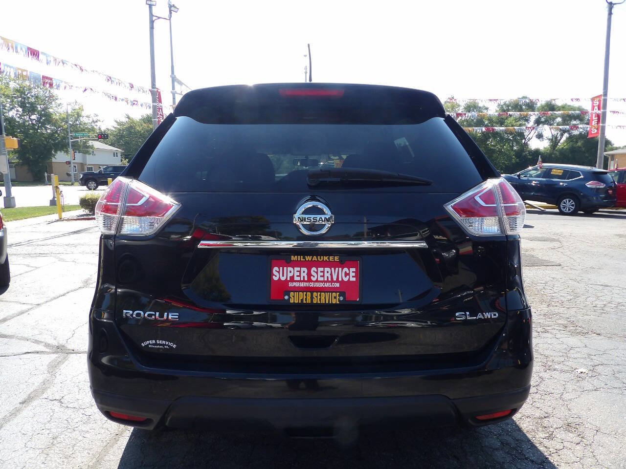Used 2016 Nissan Rogue SL image 2