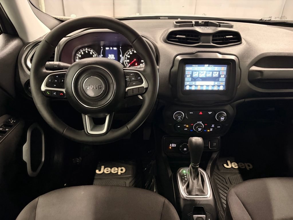 Used 2018 Jeep Renegade Latitude AWD/4WD image 9