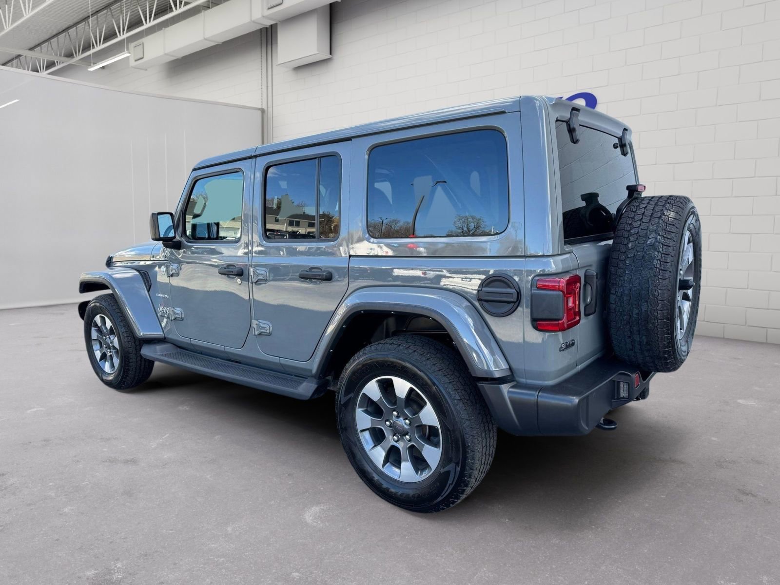 Used 2022 Jeep Wrangler Unlimited Sahara w/ Dual Top Group AWD/4WD image 3