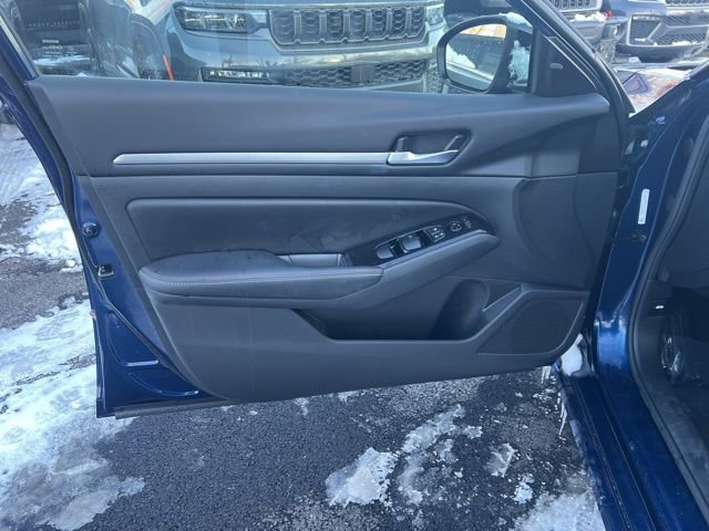 Used 2024 Nissan Altima 2.0 SR image 4