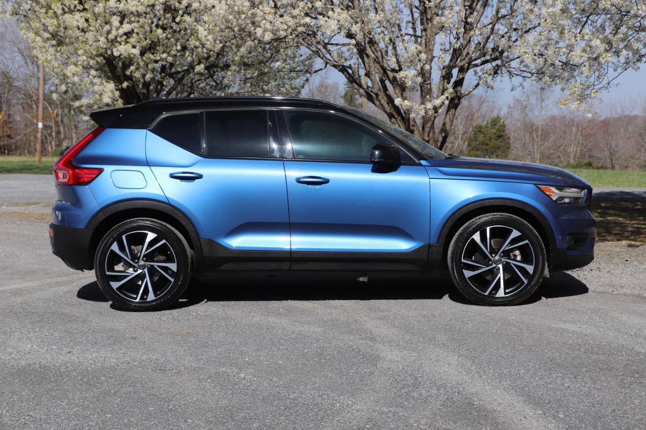 Used 2019 Volvo XC40 T5 R-Design image 2