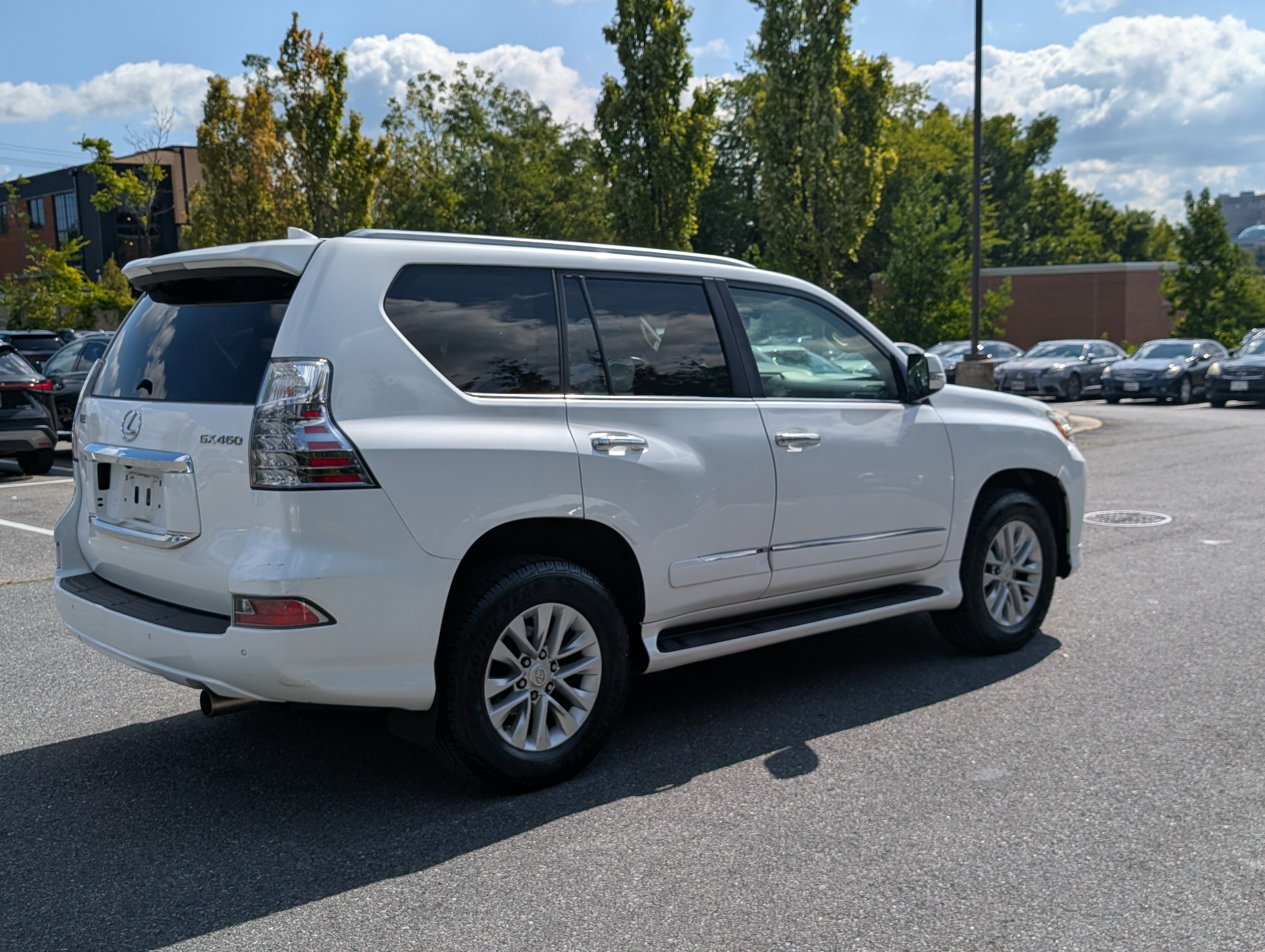Used 2016 Lexus GX 460 w/ Premium Package AWD/4WD image 4