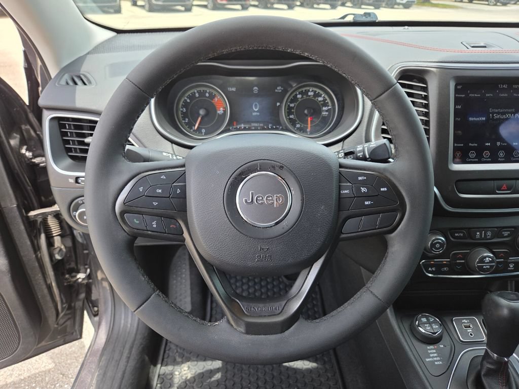 Used 2022 Jeep Cherokee Trailhawk AWD/4WD image 32