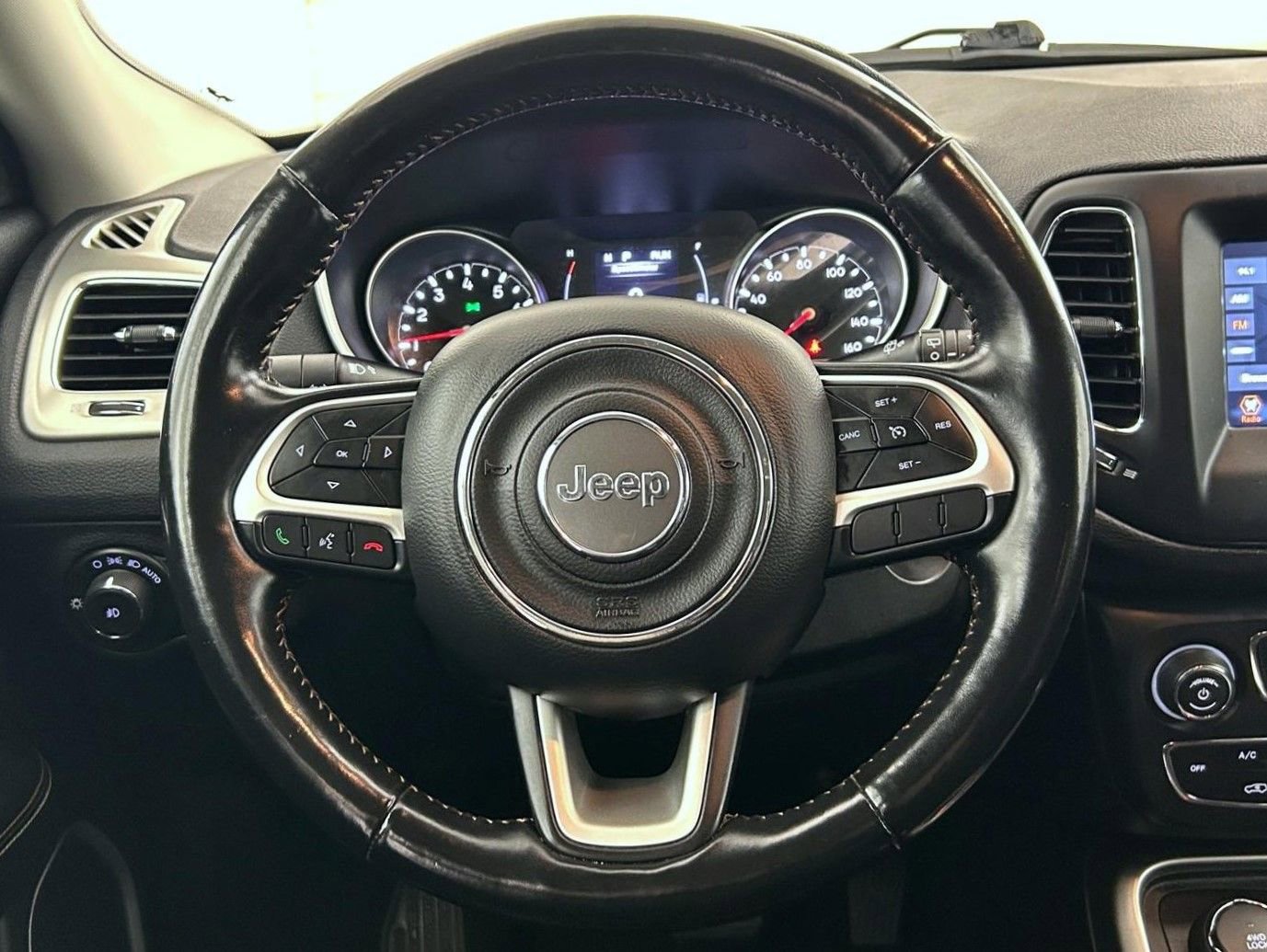 Used 2020 Jeep Compass Latitude w/ Cold Weather Group AWD/4WD image 11