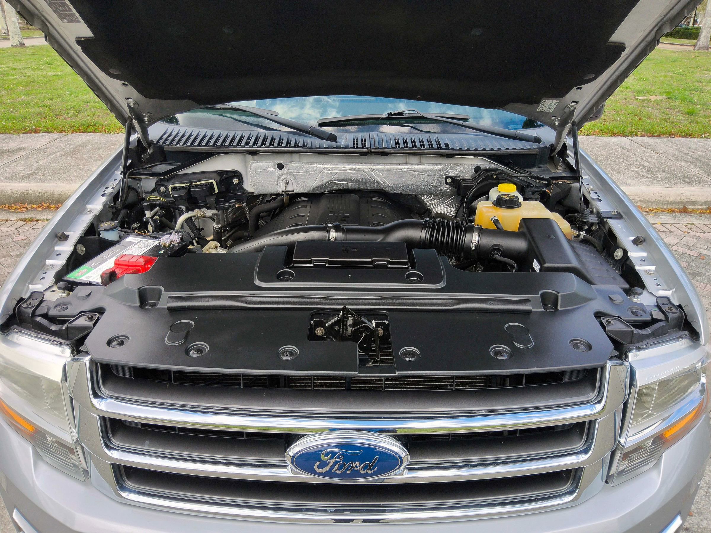 Used 2017 Ford Expedition XLT AWD/4WD image 40