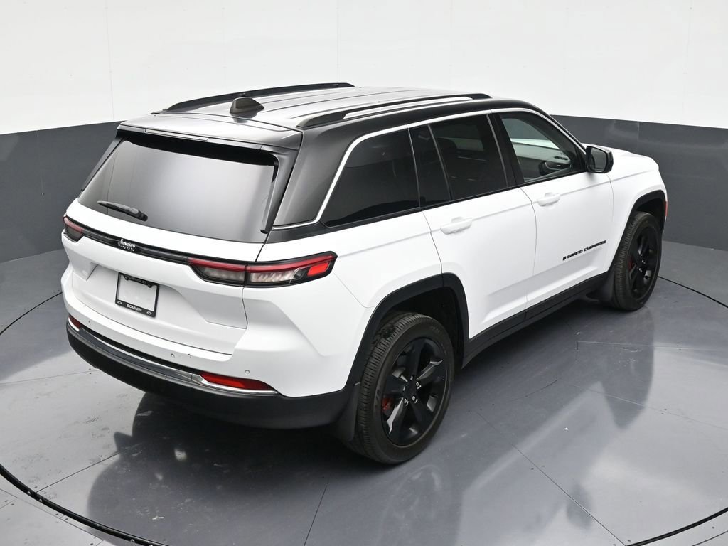 Used 2023 Jeep Grand Cherokee Laredo image 16