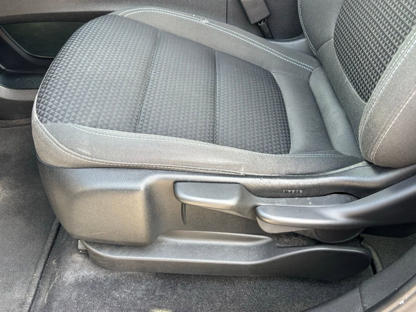 Used 2023 Chevrolet Bolt EUV LT FWD image 18