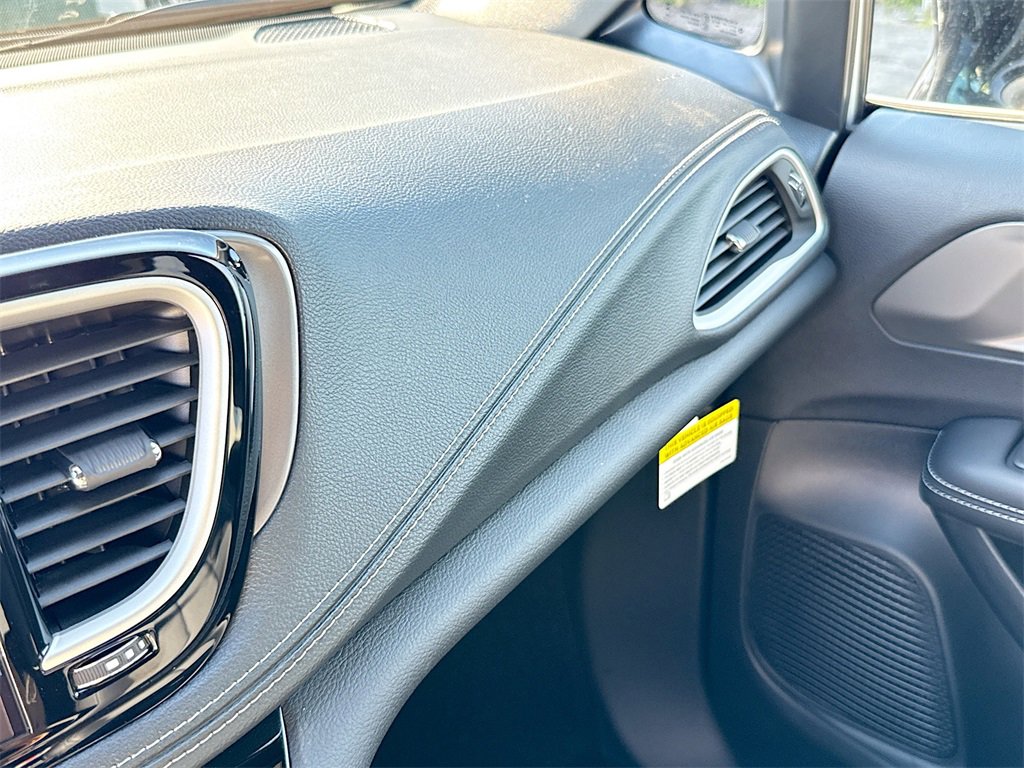 New 2026 Chrysler Pacifica Select image 22