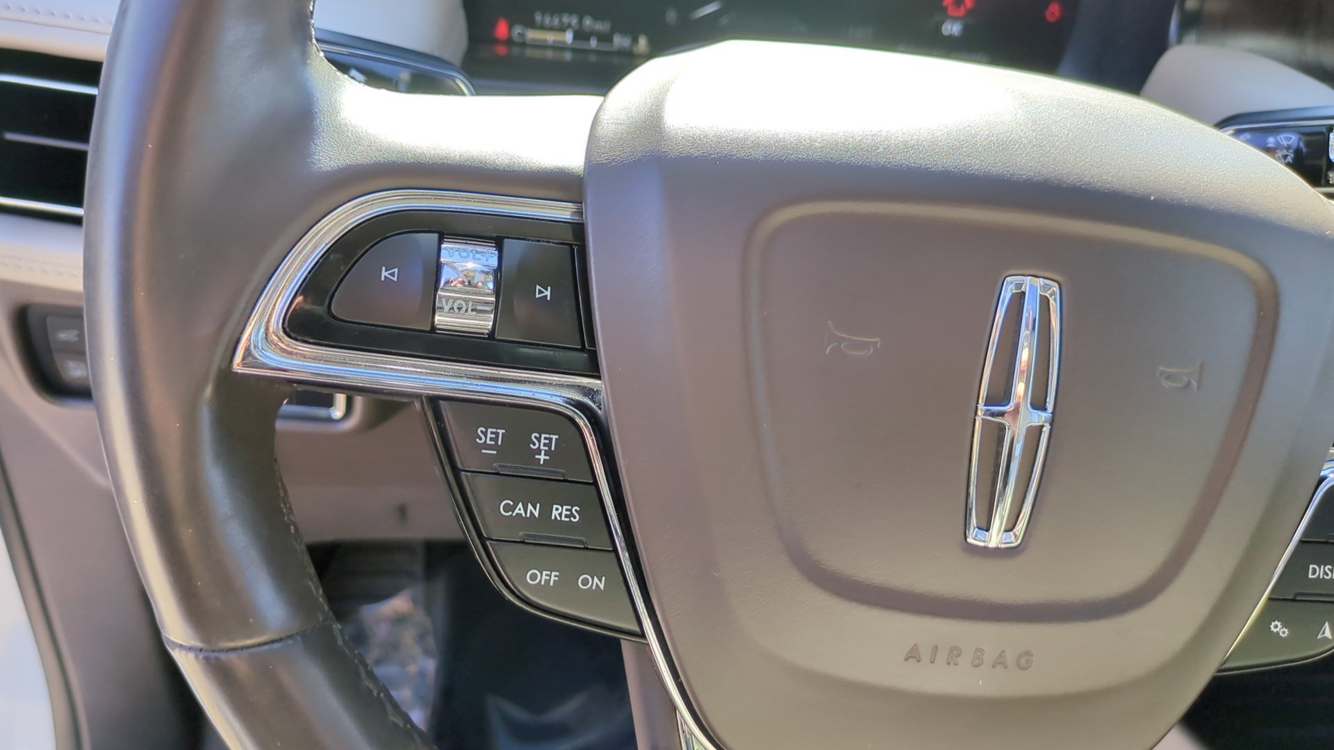 Used 2023 Lincoln Nautilus Reserve image 19