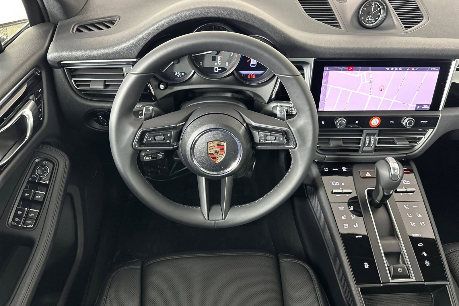 Used 2025 Porsche Macan w/ Premium Package Plus image 13