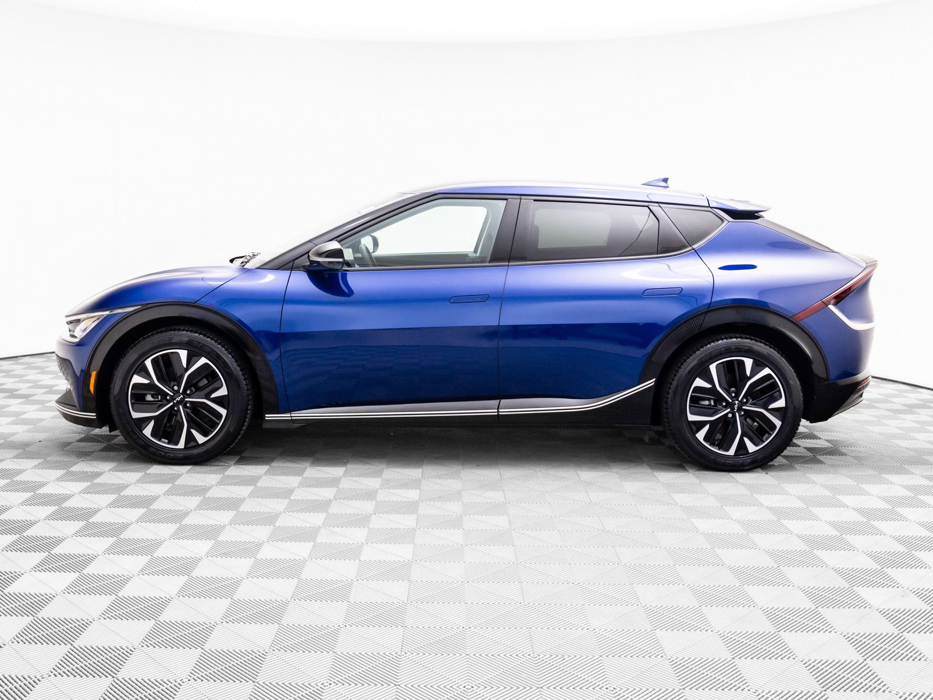 Used 2022 Kia EV6 Wind image 2