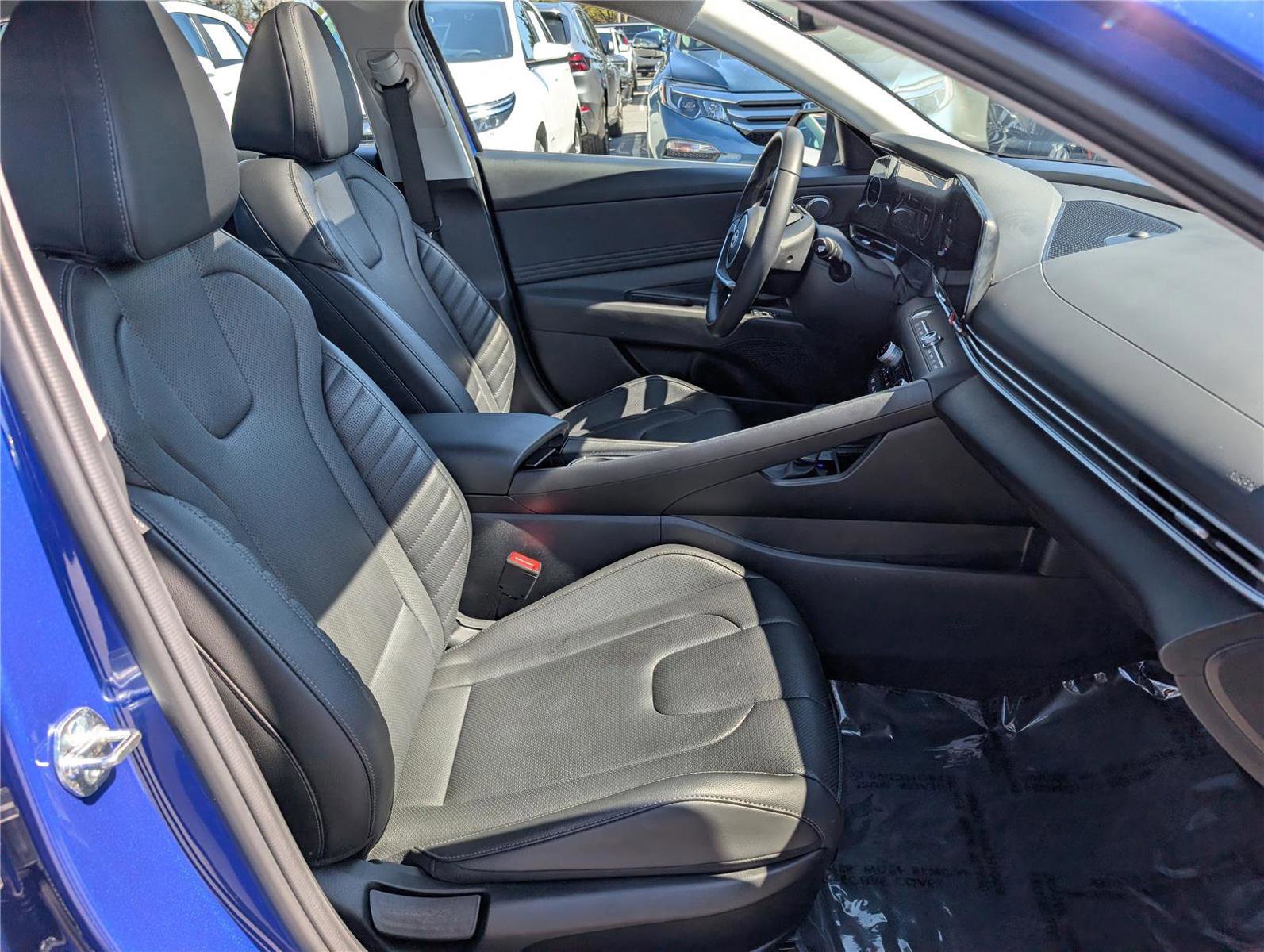 Used 2025 Hyundai Elantra Limited FWD image 11