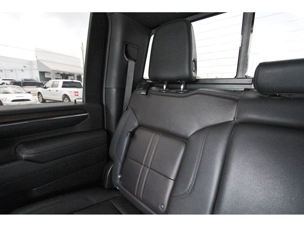 Used 2024 Chevrolet Silverado 2500 High Country w/ Technology Package AWD/4WD image 14
