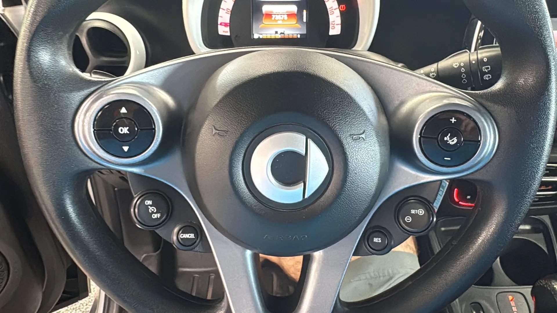 Used 2017 smart fortwo pure RWD image 20