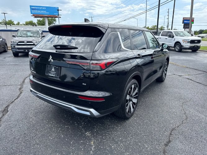 Used 2025 Mitsubishi Outlander SE AWD/4WD image 5