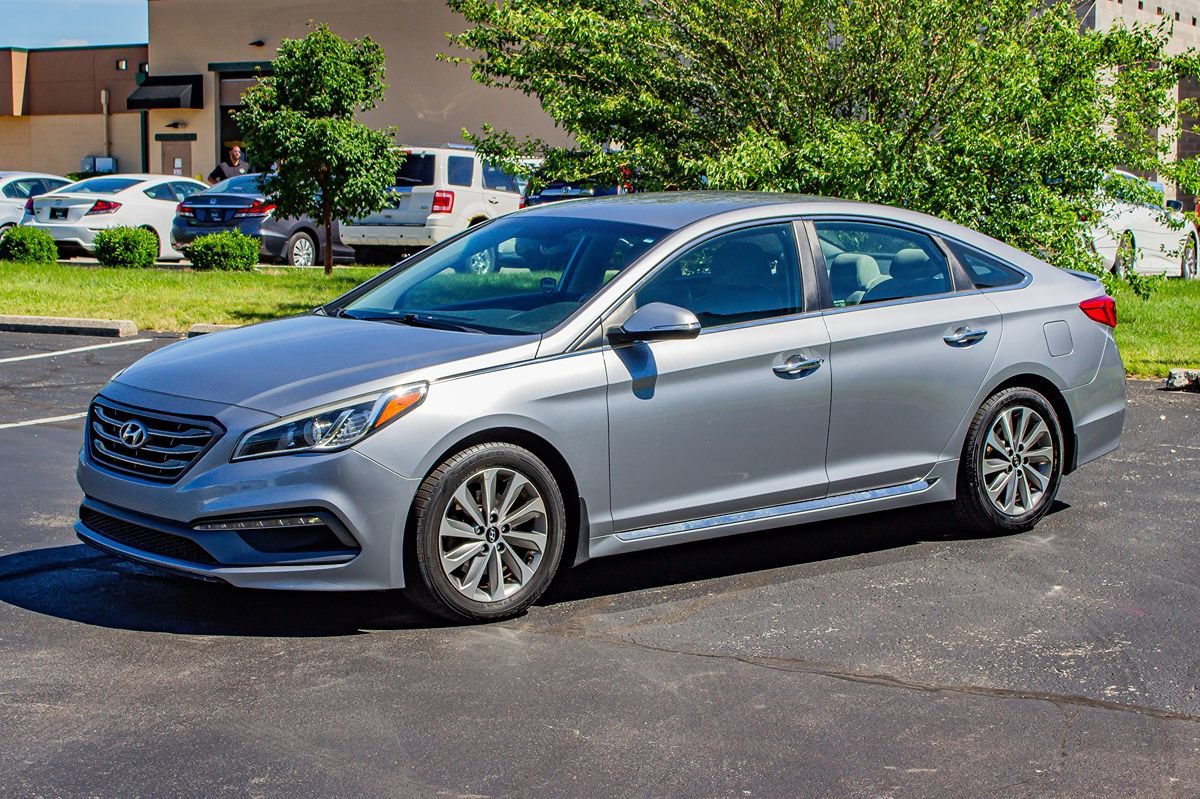 Used 2016 Hyundai Sonata Sport w/ Option Group 02 FWD image 4