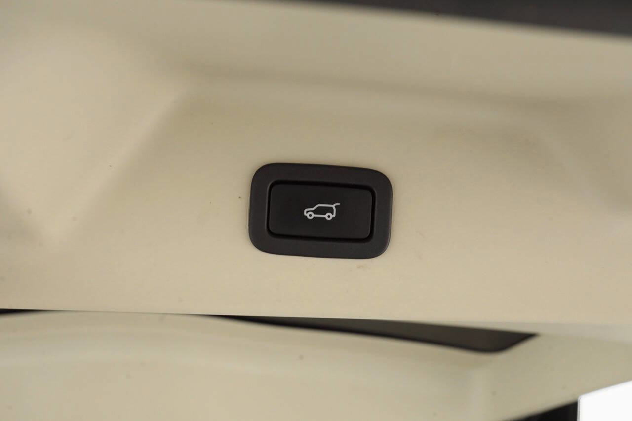 Used 2018 Land Rover Range Rover Long Wheelbase Supercharged image 37