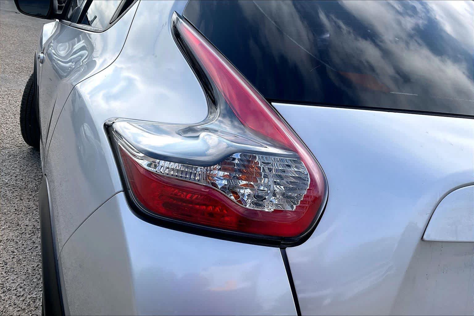 Used 2017 Nissan Juke S FWD image 29