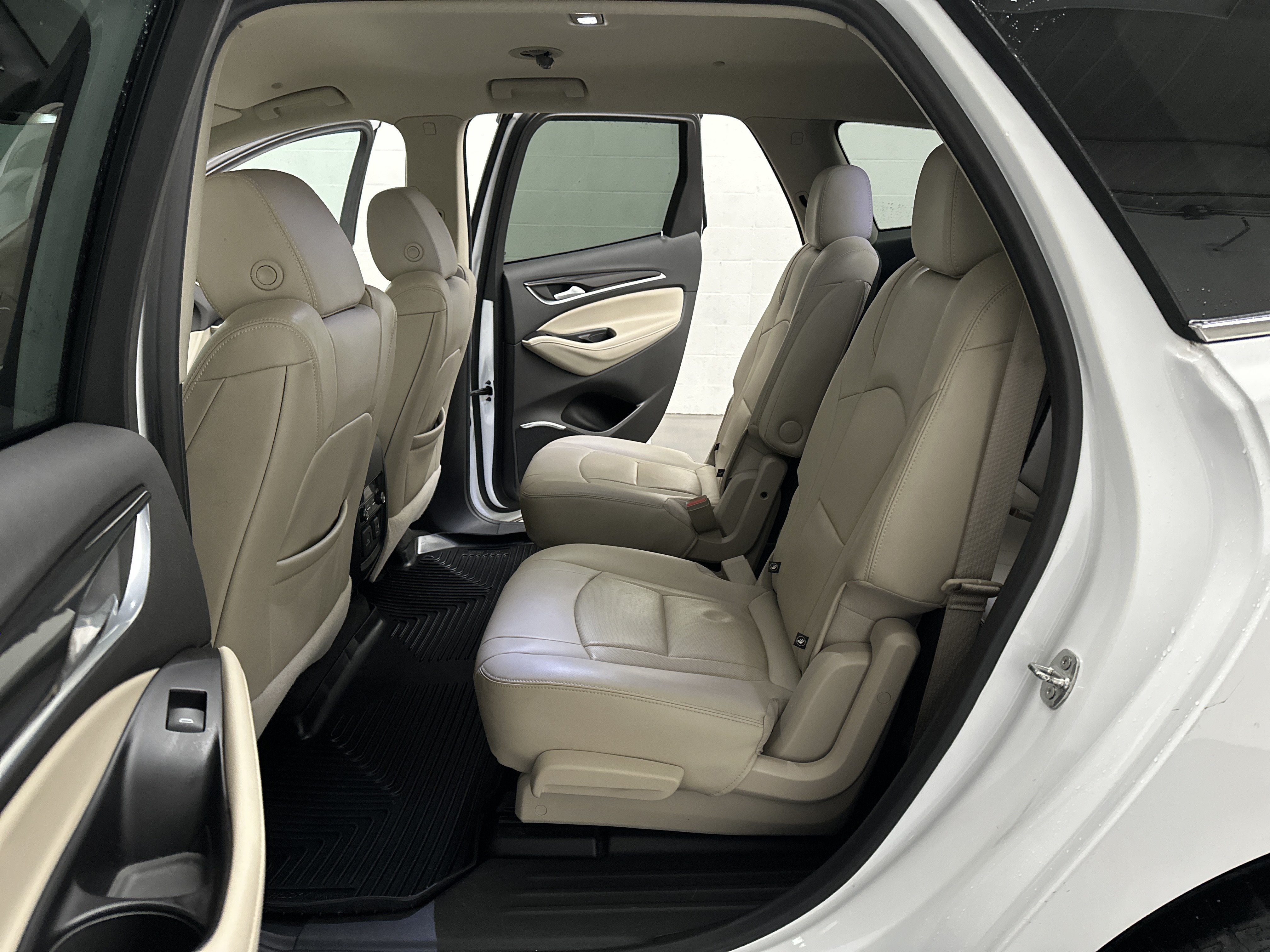 Used 2020 Buick Enclave Essence w/ Sound and Sites Package FWD image 21