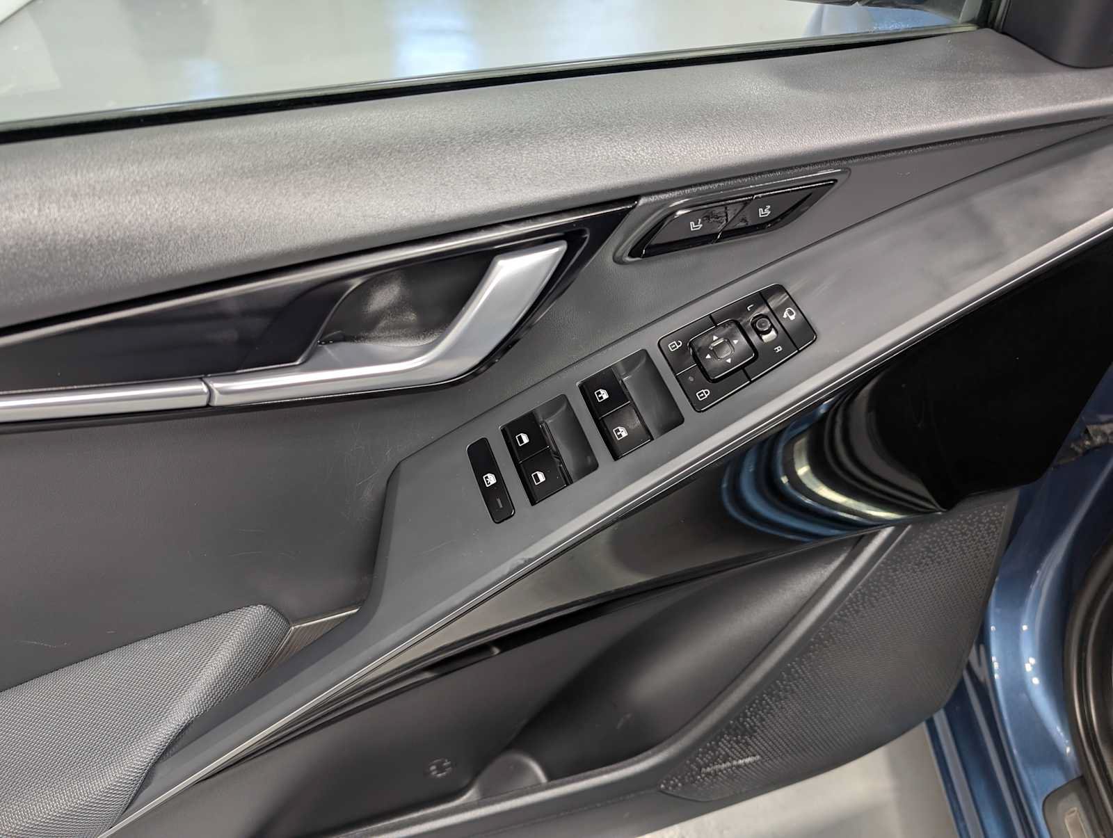 Certified 2023 Kia Niro SX Touring FWD image 44