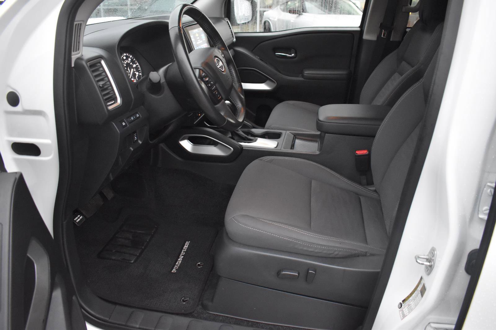 Used 2023 Nissan Frontier SV w/ SV Convenience Package image 19
