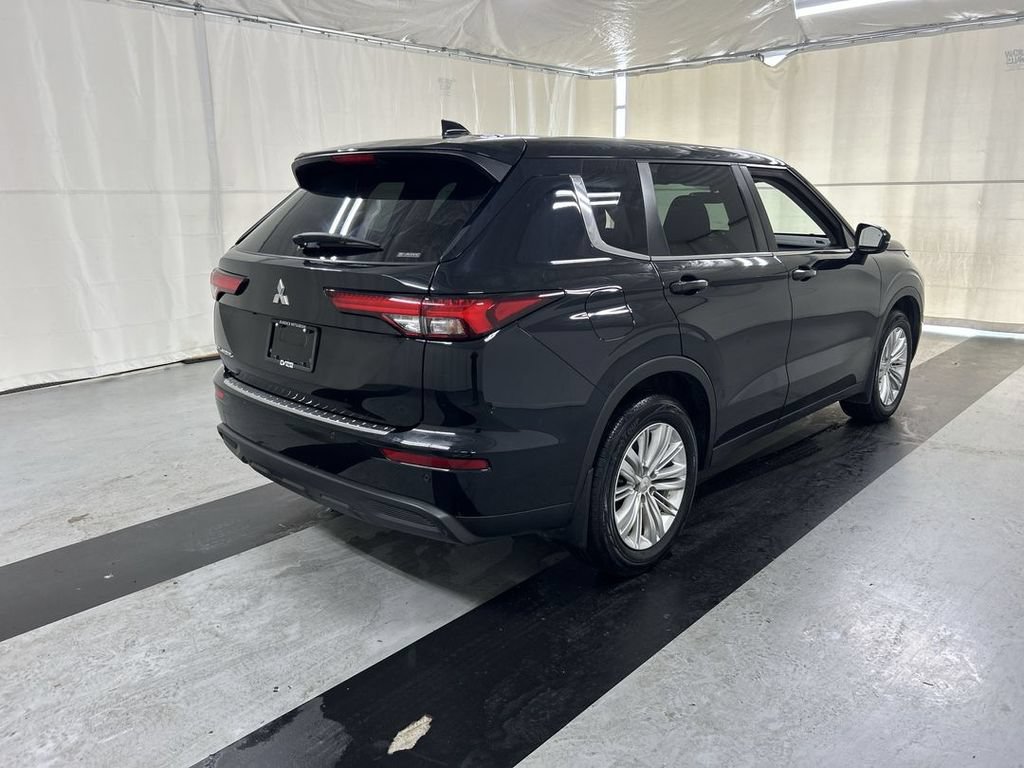 Used 2022 Mitsubishi Outlander ES AWD/4WD image 2