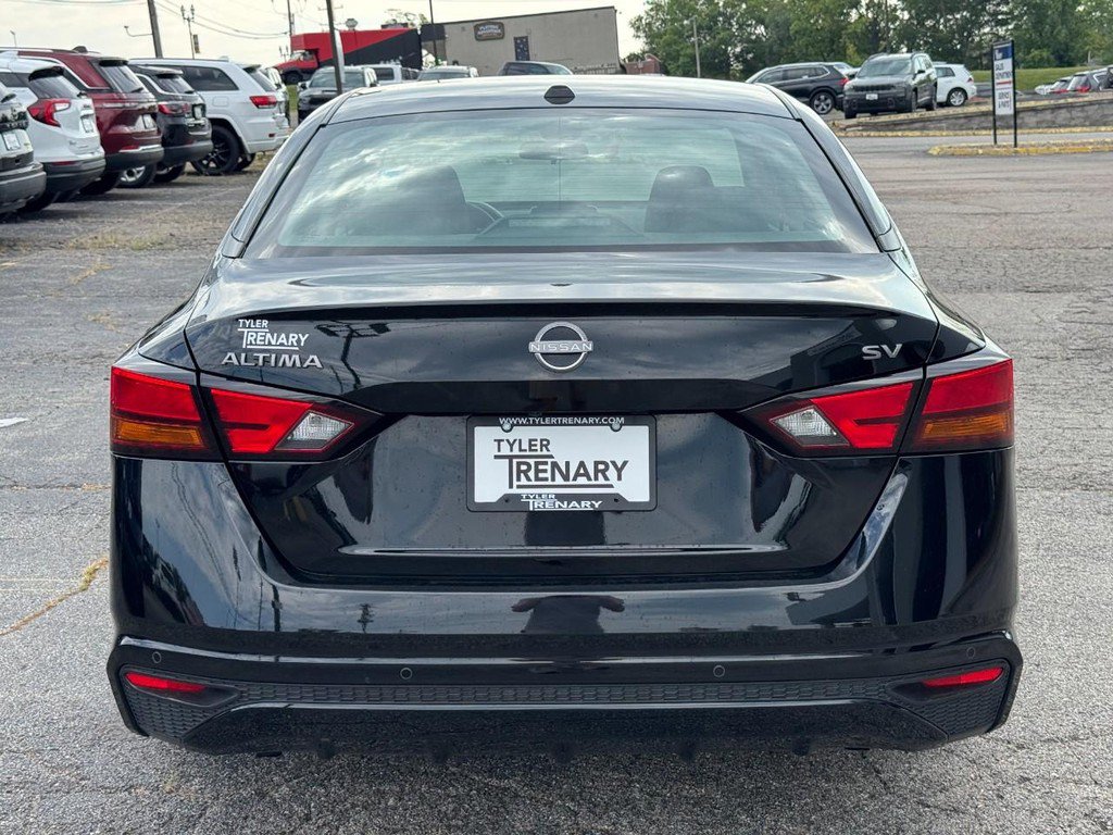 Used 2024 Nissan Altima 2.5 SV FWD image 4