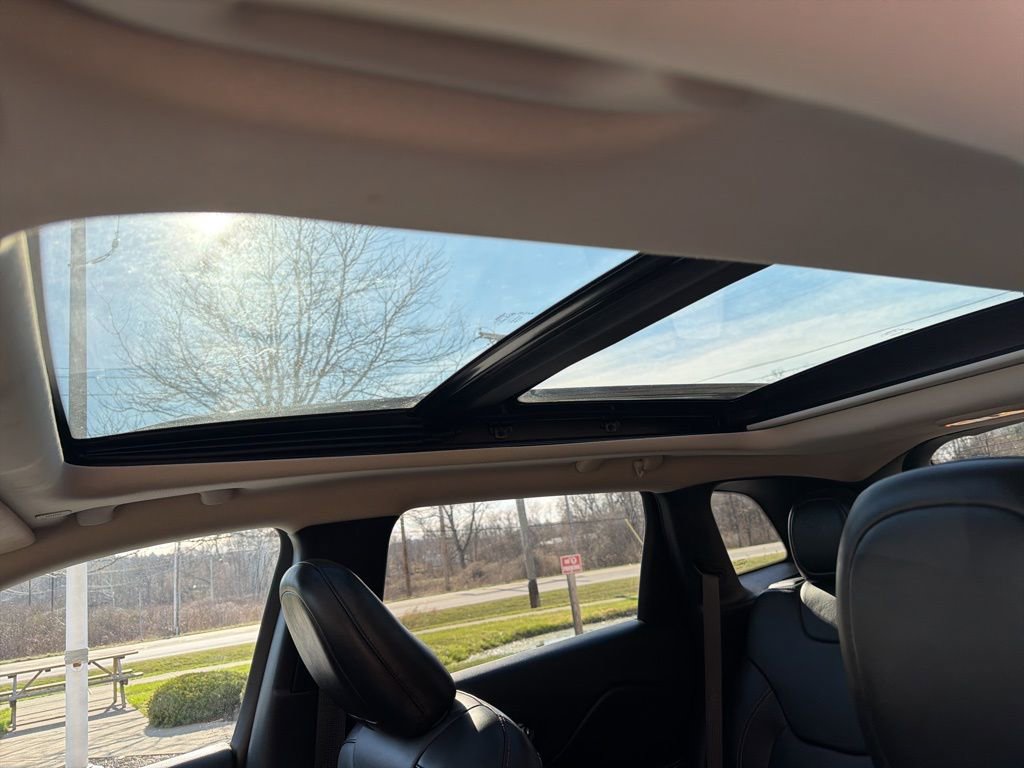 Used 2018 Jeep Cherokee Limited w/ High Altitude Package image 39