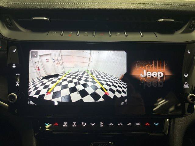 Used 2026 Jeep Grand Cherokee Altitude AWD/4WD image 25