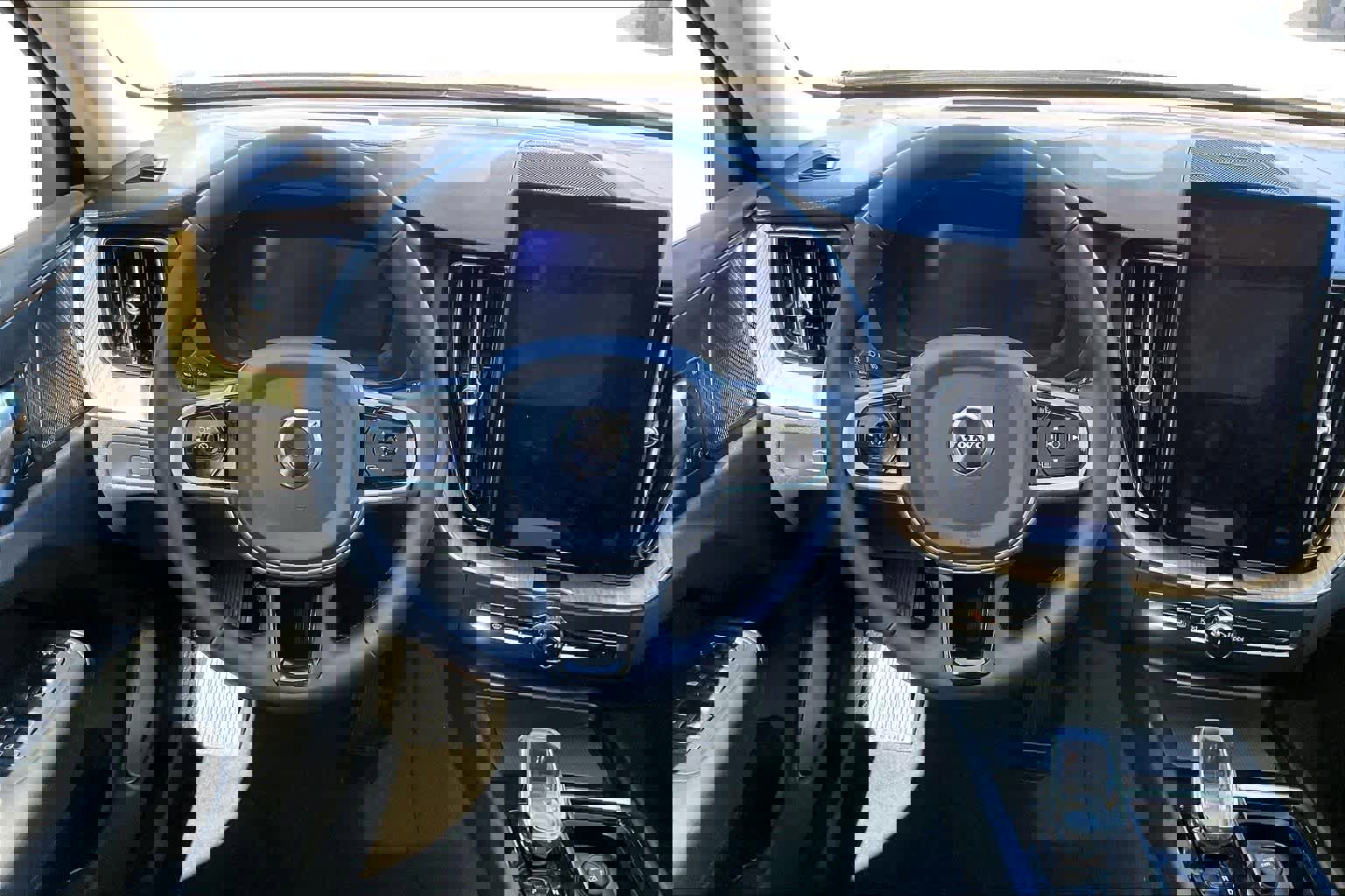 Used 2026 Volvo XC60 B5 Ultra w/ Protection Package Premier image 6