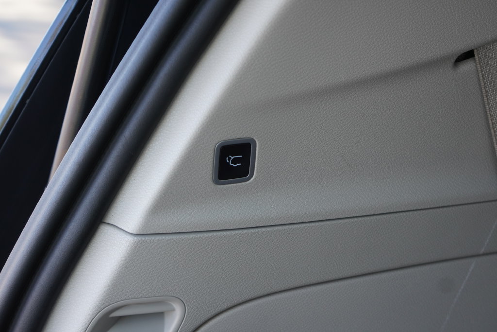 Used 2020 Chrysler Pacifica Limited FWD image 10