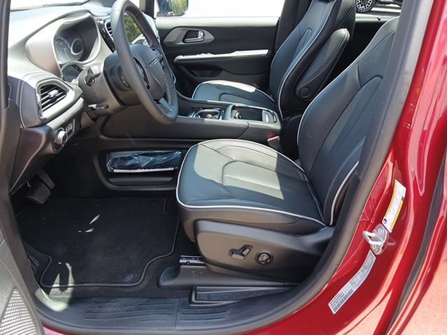 New 2027 Chrysler Pacifica Limited FWD image 33