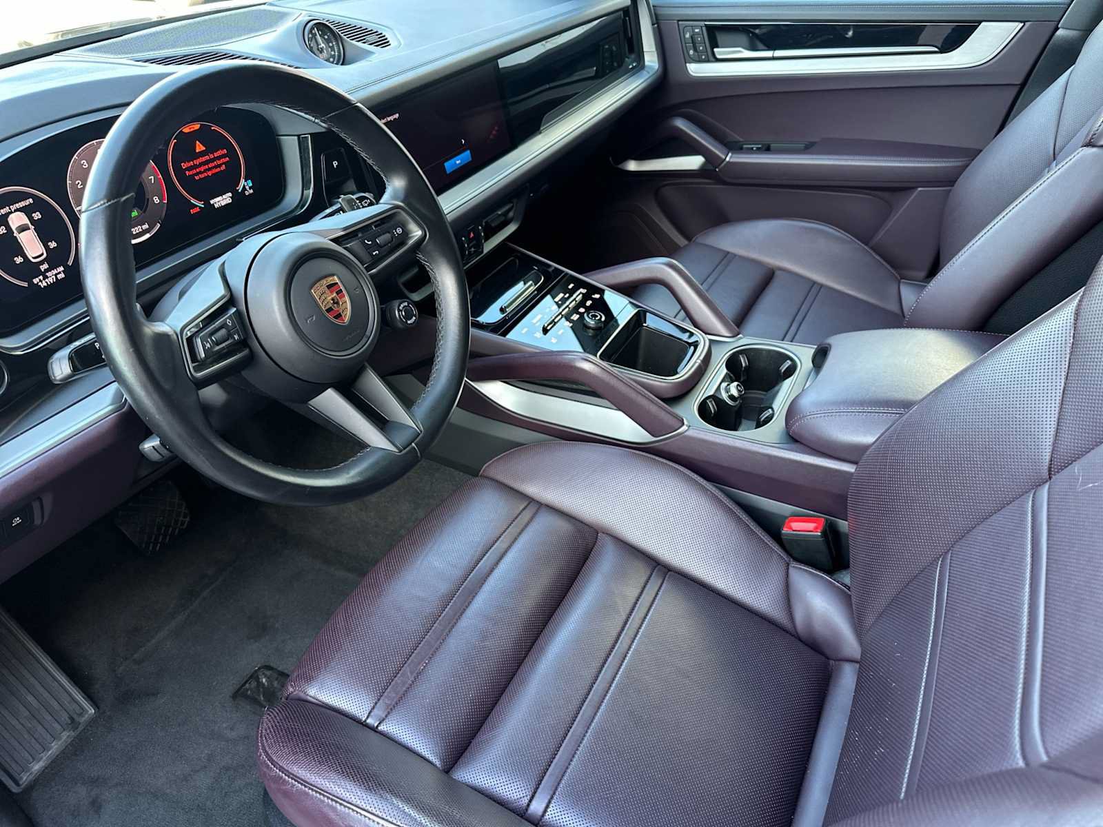 Used 2024 Porsche Cayenne AWD/4WD image 4