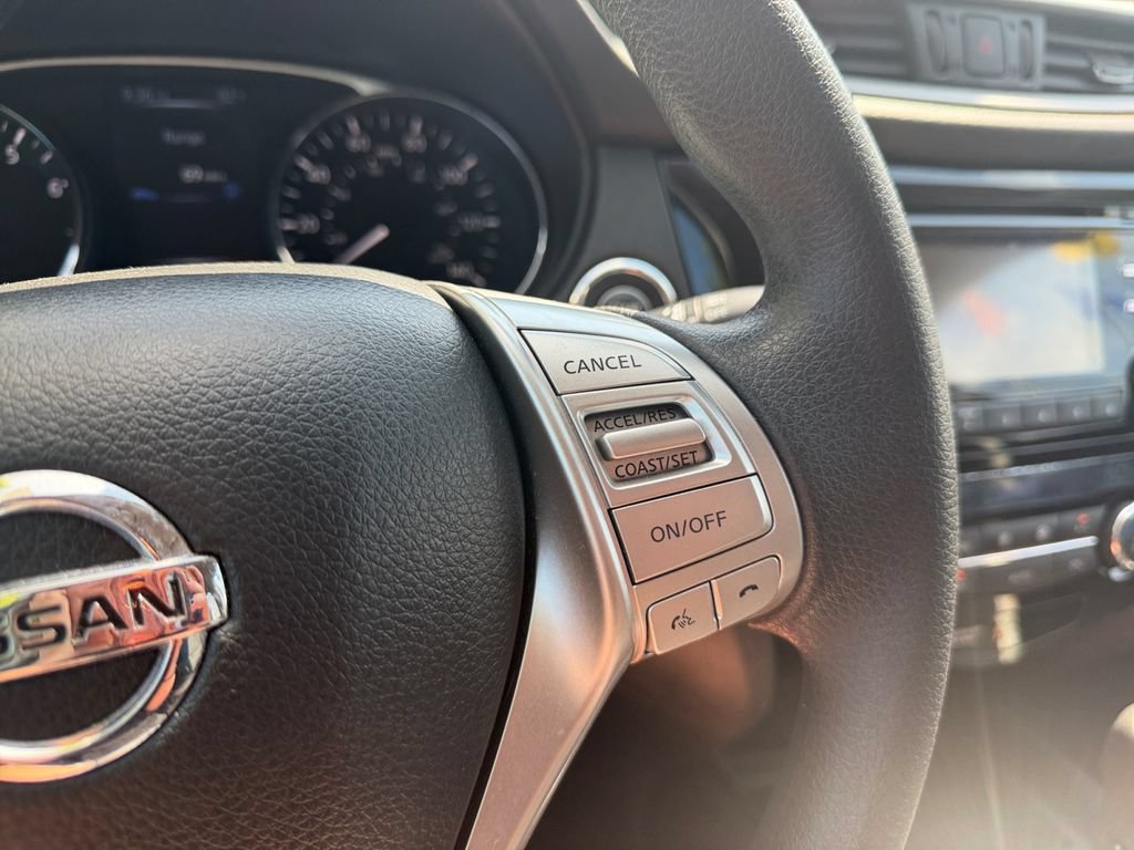 Used 2015 Nissan Rogue SV AWD/4WD image 18
