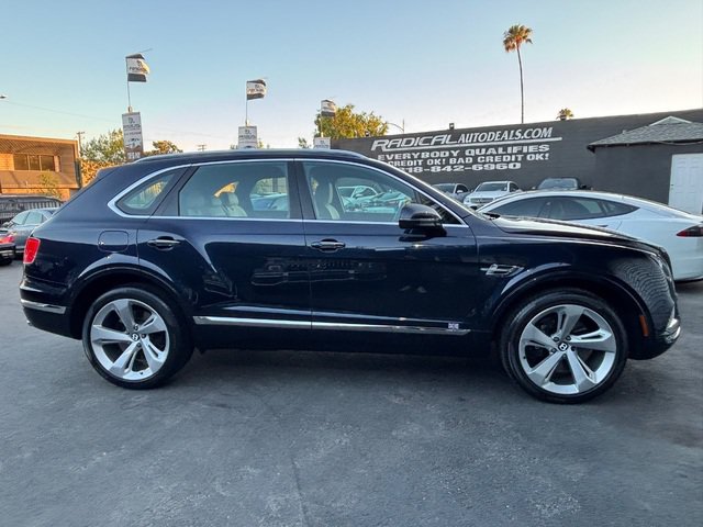 Used 2019 Bentley Bentayga AWD/4WD image 23