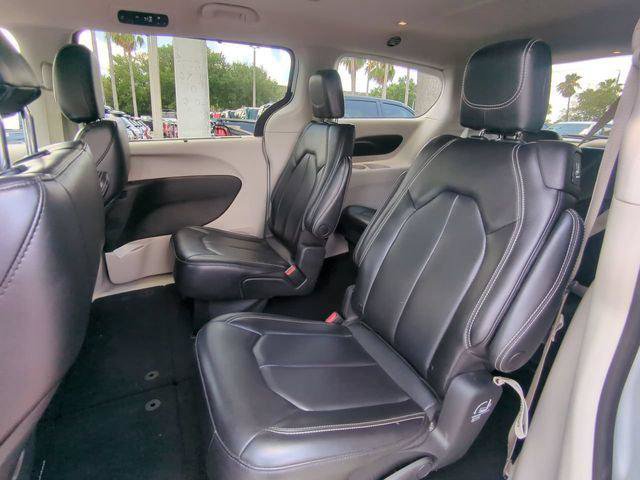 Certified 2023 Chrysler Pacifica Touring-L FWD image 17