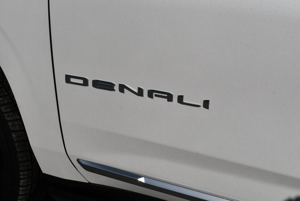 Used 2021 GMC Yukon Denali w/ Denali Premium Package RWD image 11