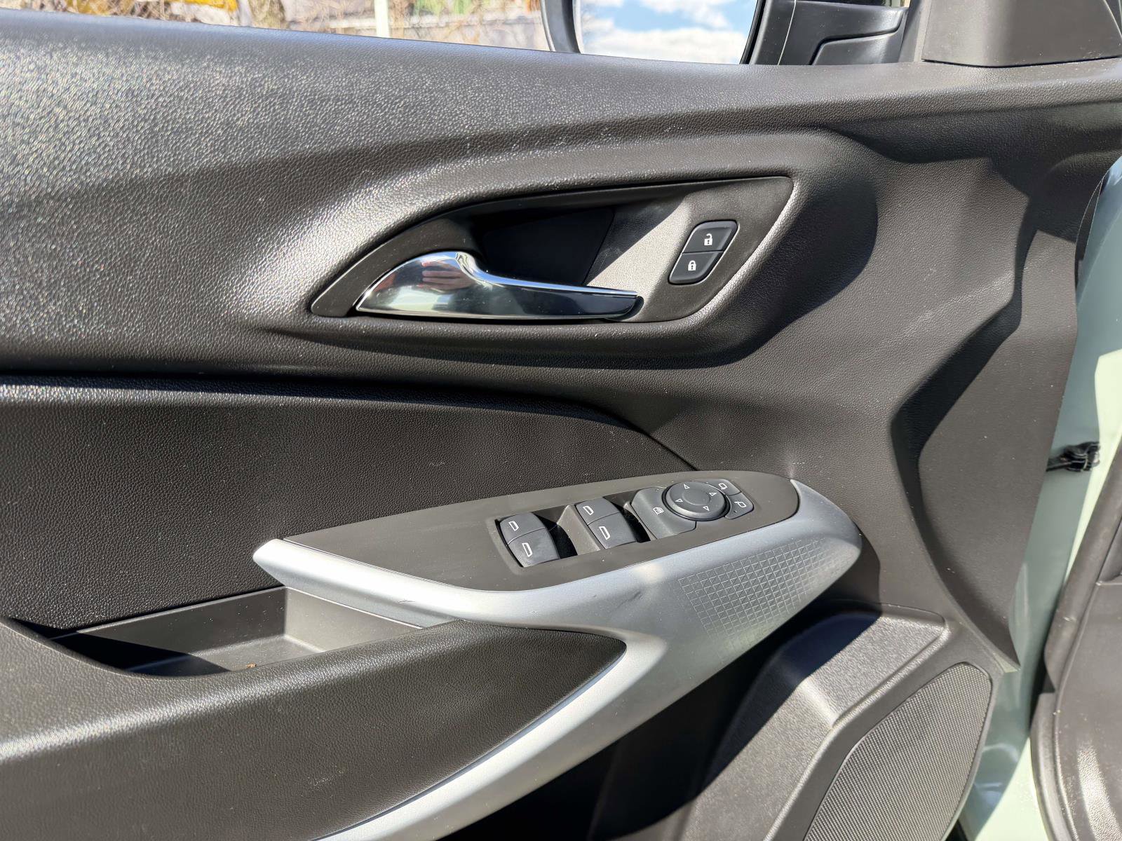 Used 2024 Chevrolet Trax RS w/ Driver Confidence Package image 14