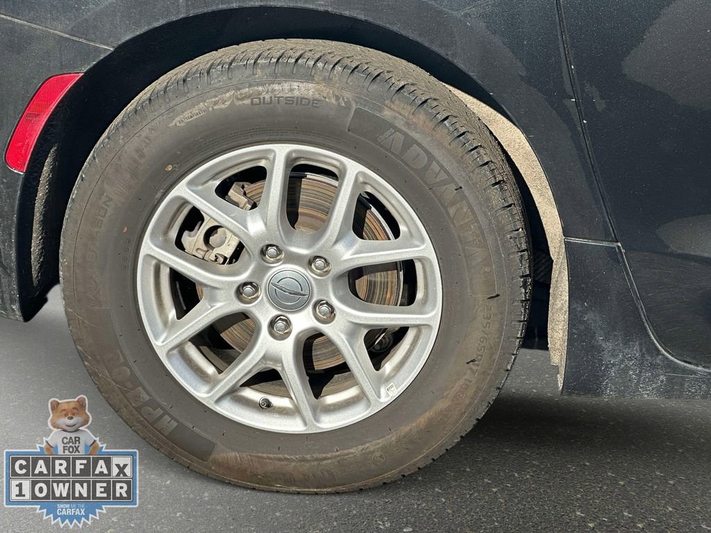 Used 2023 Chrysler Pacifica Touring-L image 9