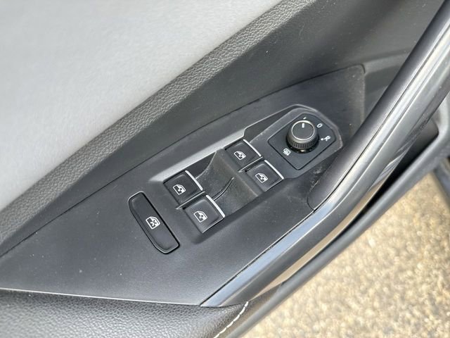 Used 2025 Volkswagen Jetta SE image 13