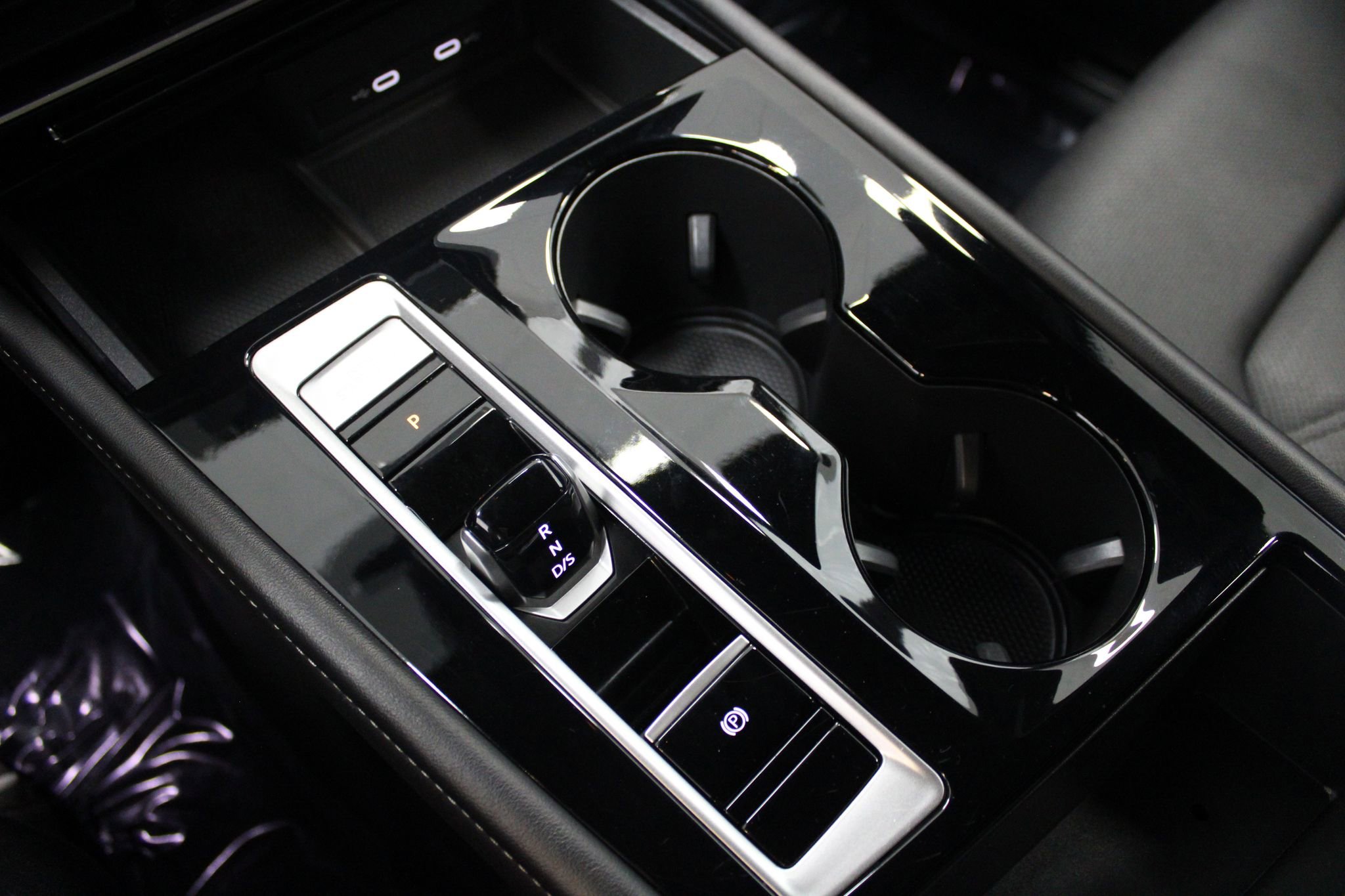 Used 2024 Volkswagen Atlas Cross Sport SE image 37