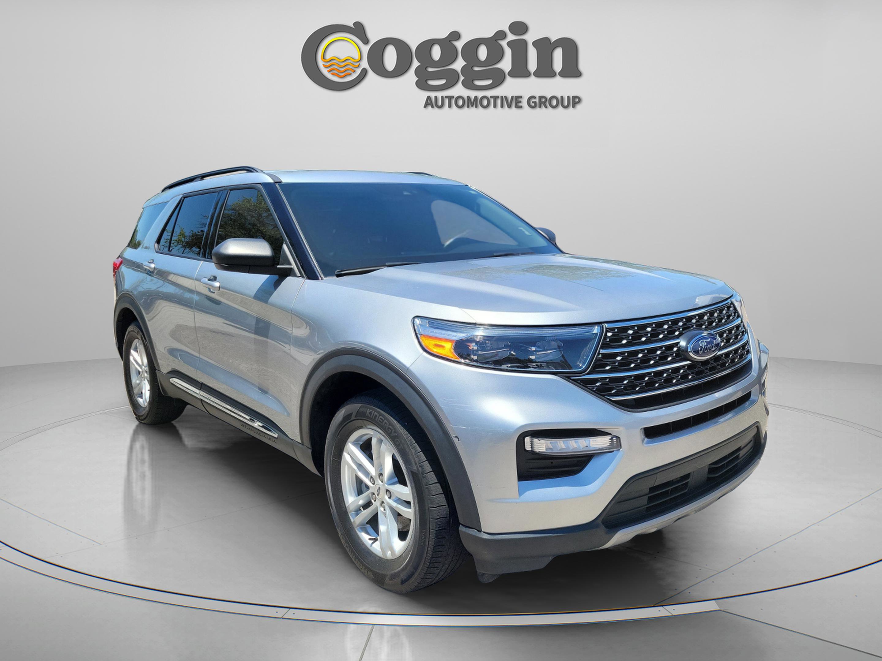Used 2023 Ford Explorer XLT w/ Equipment Group 202A RWD image 4