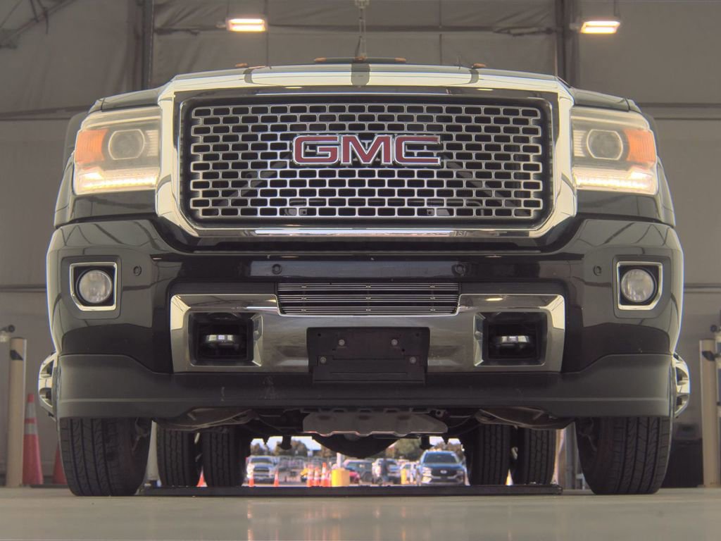 Used 2015 GMC Sierra 3500 Denali image 3